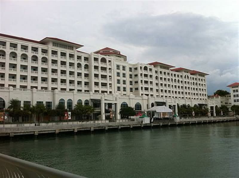 Straits Quay Suites @ Waterside